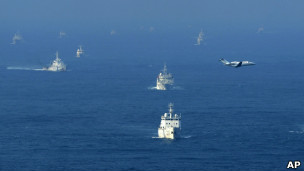 钓鱼岛附近海域的中日公务船只