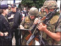 سربازان ناتو در کوزوو