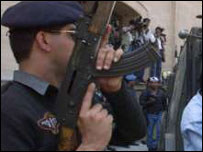 پولیس اہلکار(فائل فوٹو)