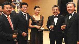 Bà Nguyễn Thanh Phượng (ở giữa) trong một buổi tiếp tân