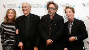 بيرتون ونجوم فيلمه 