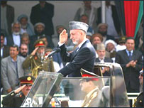 حامد کرزی، ريس جمهور افغانستان در افتتاح رسم گذشت.