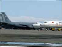 Özbek üssünde Amerikan uçakları