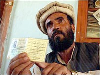 نبی صديقی يک افسر افغان که ادعا کرده است در بازداشتگاههای نيروهای ائتلاف، مورد آزار جنسی و جسمی قرار گرفته است