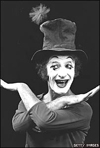 مارسل مارسو در حال اجرای پانتومیم