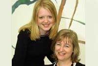 Dyddiau cystadlu - Fflur Wyn gyda Helen Wyn  yn Eisteddfod Genedlaethol Tyddewi