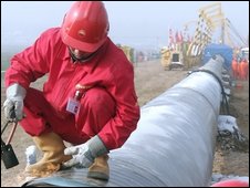 Công nhân TQ sửa đường ống khí đốt ở Hồ Nam