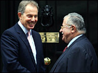 Tony Blair (esq.) e Jalal Talabani em Londres