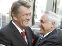 Віктор Ющенко та ізраїльський колега Моше Кацав. Фото УНІАН