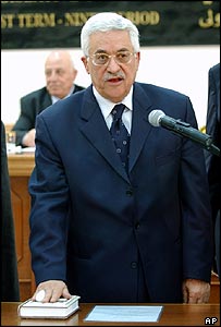 Mahmoud Abbas faz juramento durante a posse em Ramallah