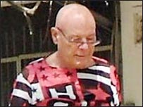 Ông Gary Glitter lúc bị bắt ở Tân Sơn Nhất