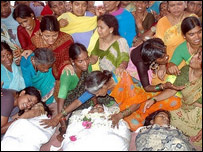 पीड़ितों के परिवारों के सदस्य