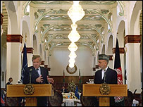 کنفرانس مطبوعاتی ياب دهوپ شفر و حامد کرزی، در ارگ رياست جمهوری افغانستان