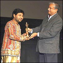 कैलाश खेर को सम्मान