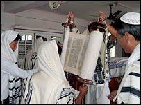 بینئی میناشی قبیلے کے صرف پانچ ہزار لوگوں نے یہودی مذہب اختیار کیا ہے