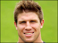 Michael Lipman (Chas Williamson)