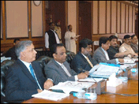 کابینہ کے اجلاس کے بعد صدر جنرل مشرف نے بھی ایک اجلاس کی صدارت کی