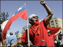 Opositores de Pinochet comemoram sua morte