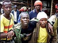 Feridos nas ruas de Monróvia, na Libéria