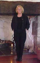 Glenys Lloyd yn ei chartref