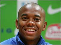 O atacante Robinho na coletiva