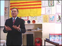 Tác giả Lý Thái Hùng trình bày sách