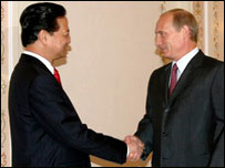 Thủ tướng Nguyễn Tấn Dũng được Tổng thống Vladimir Putin đón tại điện Kremlin