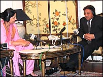 राष्ट्रपति परवेज़ मुशर्रफ़,  बीबीसी उर्दू की नयीमा अहमद के साथ