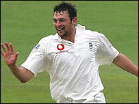 انگلستان کے بالروں کی عمدہ کارکردگی