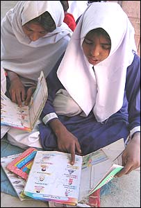 شاگردان مدرسه مختاران مای در پنجاب