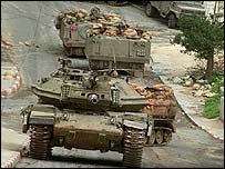 اسرائیلی فوج کے آپریشن میں جنگی ہیلی کاپٹر بھی حصہ لے رہے ہیں