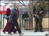 Kosova'daki bir İngiliz askeri