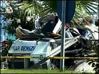 بقايای مينی بوس بعد از انفجار