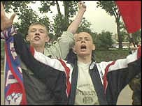 Tin nói rằng sinh viên Vũ Anh Tuấn đã bị băng nhóm đầu trọc đâm chết