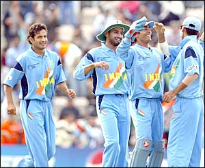 भारतीय खिलाड़ियों ने ख़ुशियाँ मनाईं