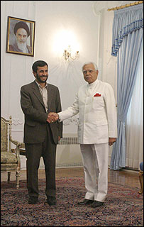 محمود احمدی نژاد و نتور سينگ