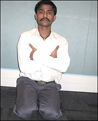 पदाधीरासन की मुद्रा