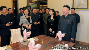 朝鲜官方通讯社发布的金正恩视察海棠花馆图片