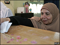 اخوان المسلمين يک کانديدای زن در اين انتخابات دارد. وی نيز همچون ديگر اعضای اين حزب به شکل مستقل در انتخابات شرکت کرده است