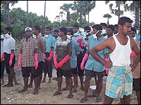 Tâmeis buscam corpos no Sri Lanka