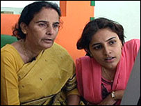 राफ़िया ख़ातून बेटी के साथ