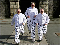 Gordon and the team escape from Dartmoor Prison