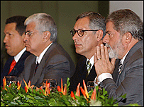 Presidente da Venezuela, Hugo Chavez; presidente do Equador, Alfredo Palacio; presidente da Bolivia, Eduardo Rodriguez, e o presidente Luiz Inácio Lula da Silva (Foto Valter Camapanato/ABr) 