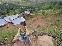 Em bé Hmong tại Phetchabun