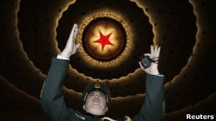 北京兩會在軍樂隊音樂中召開