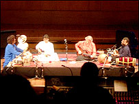 पूरब और पश्चिम के संगीतकारों ने बनाई संगीत की अपनी दुनिया