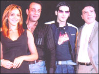 ईशा देओल और संजय दत्त के साथ पाकिस्तानी निर्देशक जावेद शेख