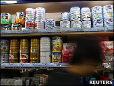 香港上水某藥店內上架的外國進口奶粉(31/1/2011)