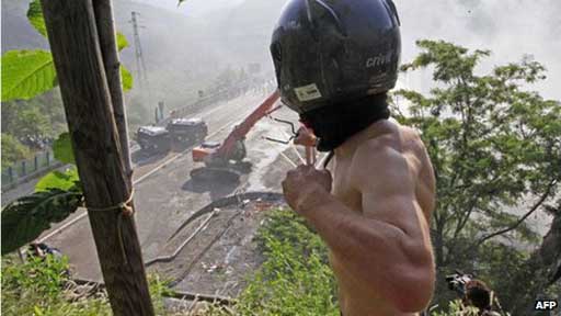 示威者的弹弓水平很高