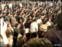 تجمع دانشجویان دانشگاه شیراز، عکس از ایسنا